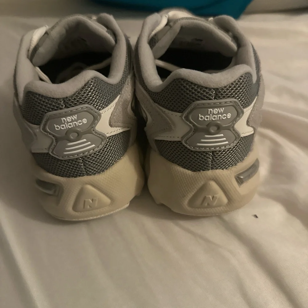 New Balance - Picture 3 of 4